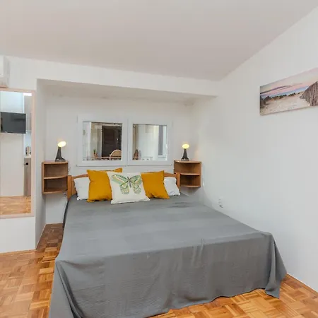 Gorgeous In With Kitchen Apartament